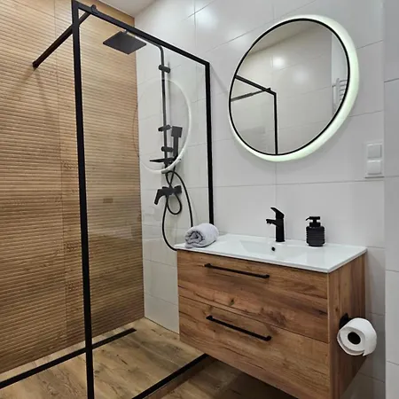 Iv Apartman *